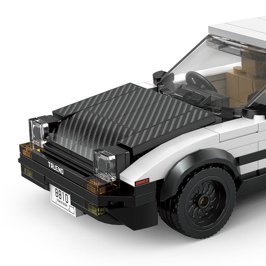 Toyota AE86 and shipping truck with display box